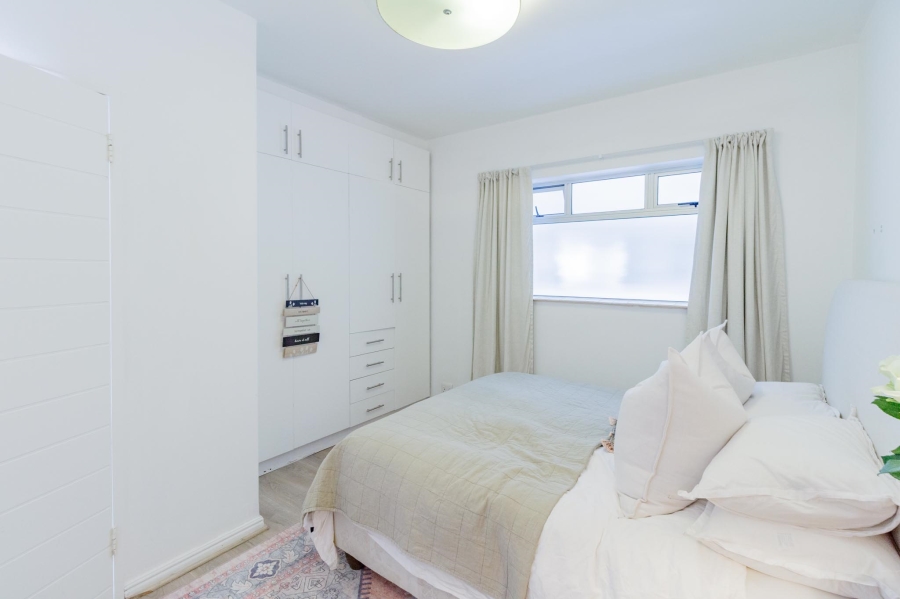 To Let 2 Bedroom Property for Rent in Bantry Bay Western Cape